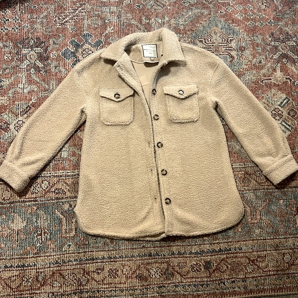 Women’s Sherpa jacket oversized cream with chest pockets, oversized teddy.